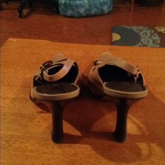 6 1/2 M natural /brown dress heels - Picture 7 of 7